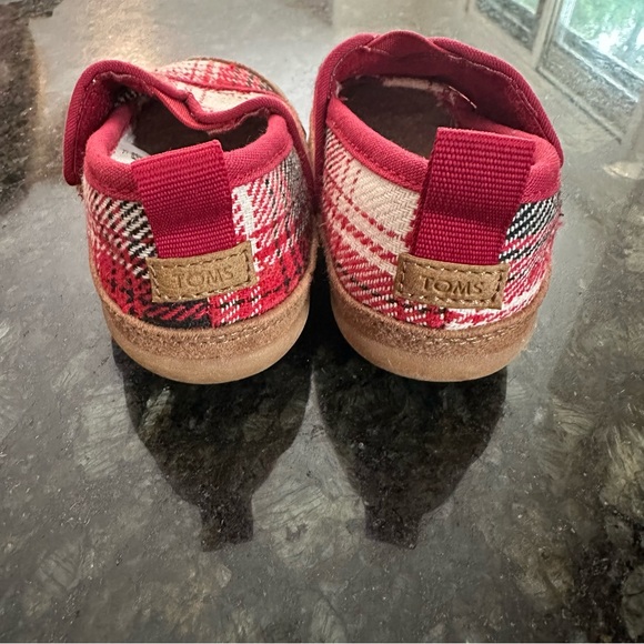Toms Baby Toddler Kids Plaid Red and Tan Slippers - Picture 4 of 6